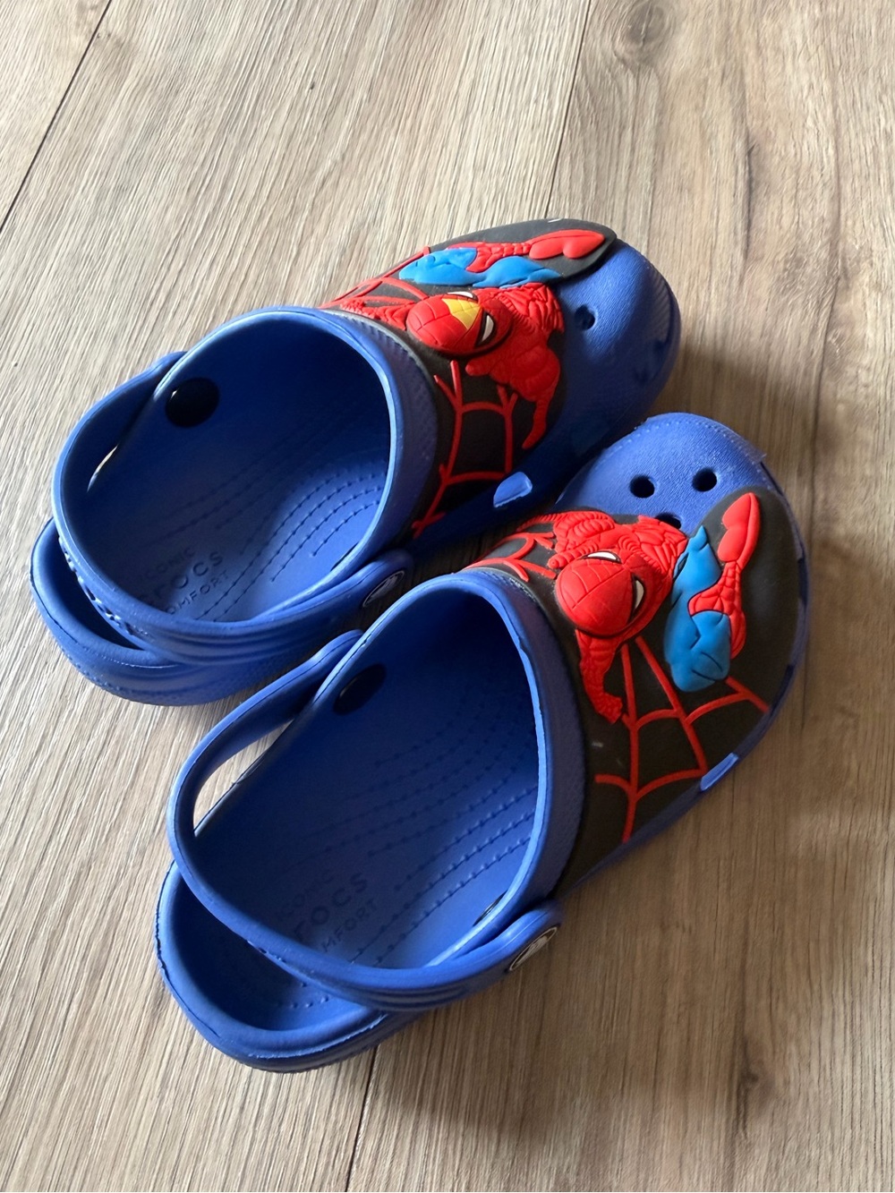 CROCS Kids Blue Spider-Man sandals - Picture 5 of 5